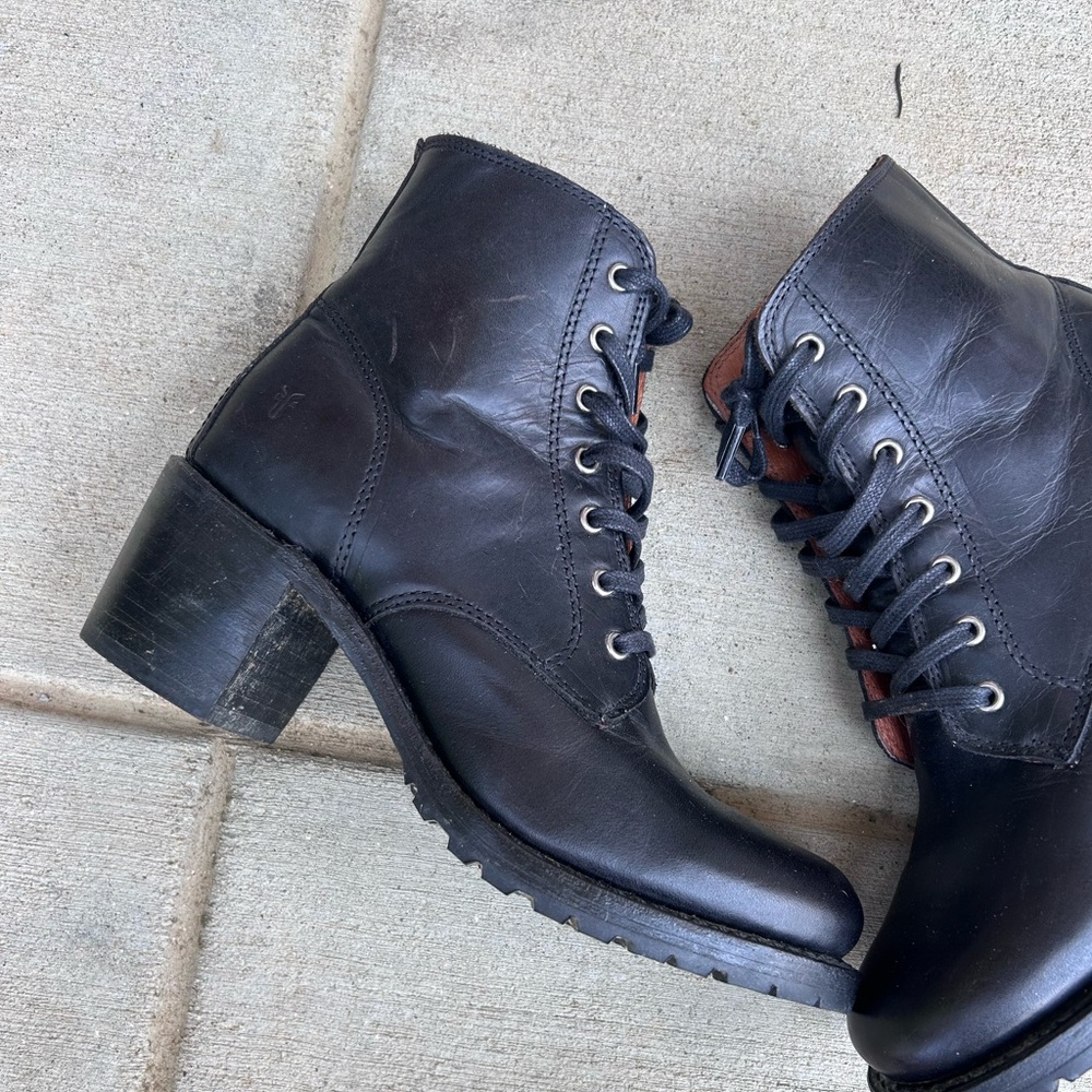 Frye Sabrina 6G Black Lace Up Heeled Boots - Picture 5 of 9